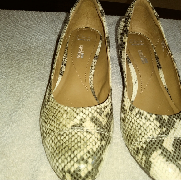 Shoes - Picture 2 of 6